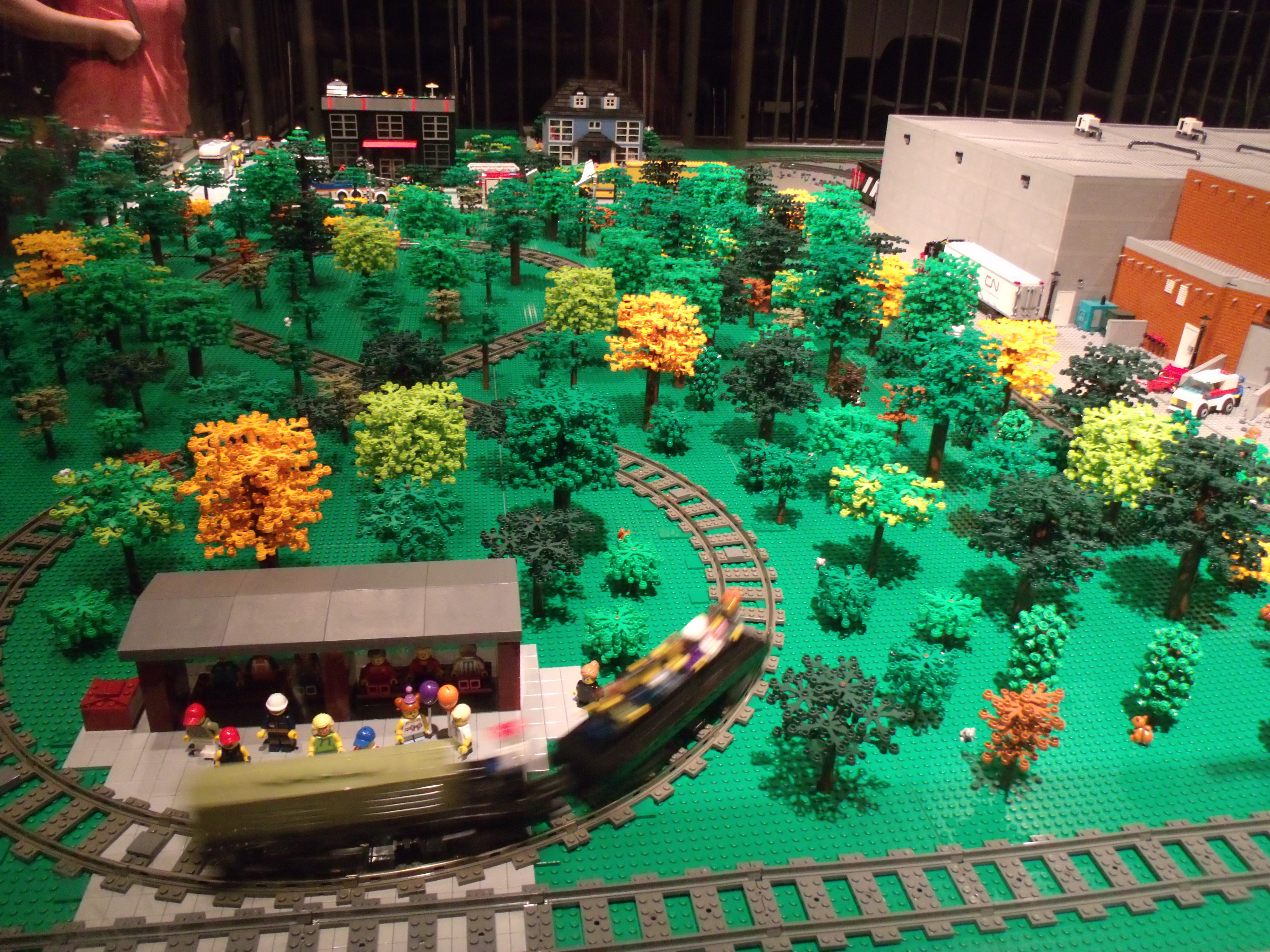 Partie de la réplique en lego du site de l'Exporail, le train miniature.