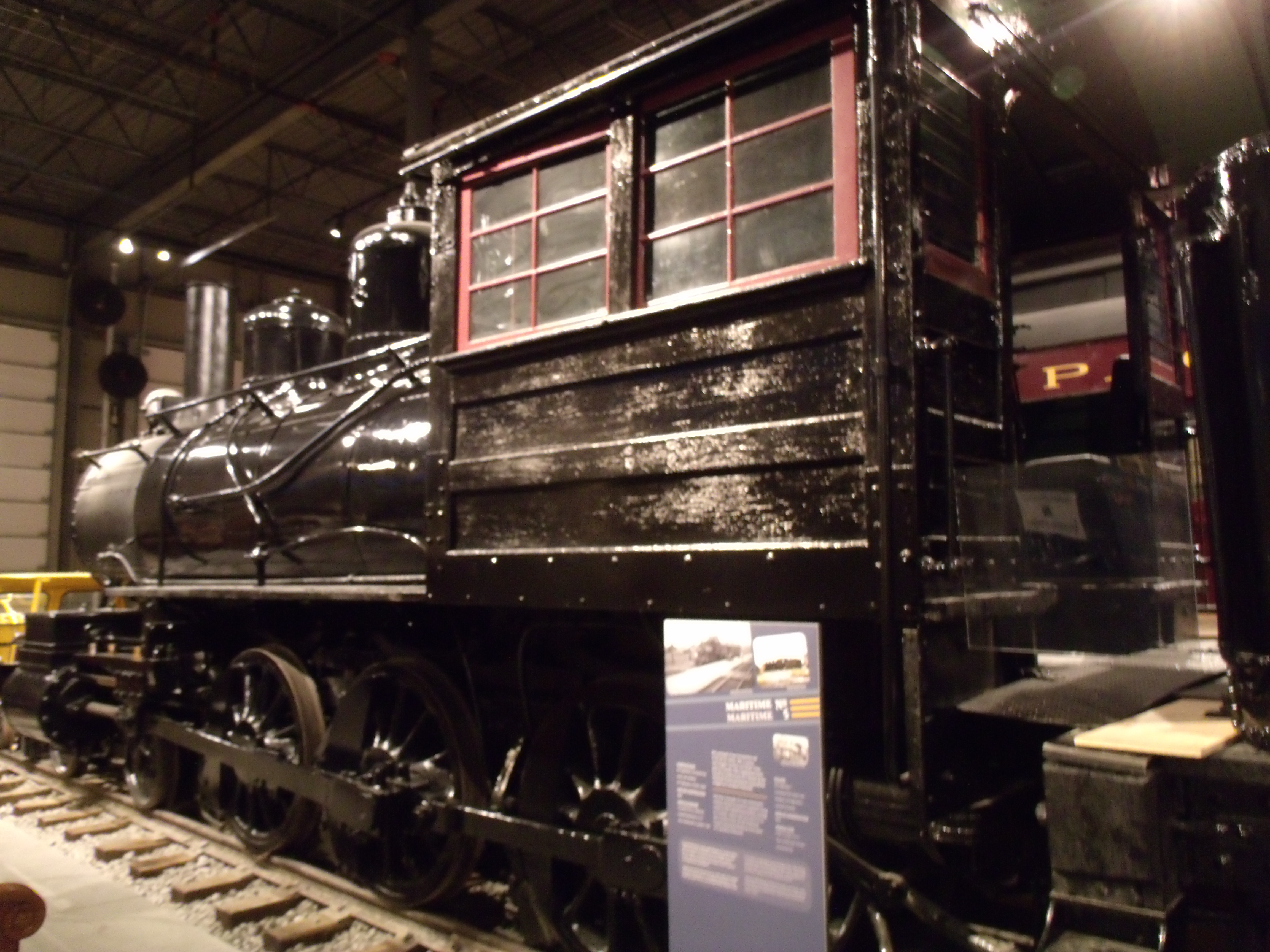 Vue partielle d'une vieille locomotive du Maritime Railways